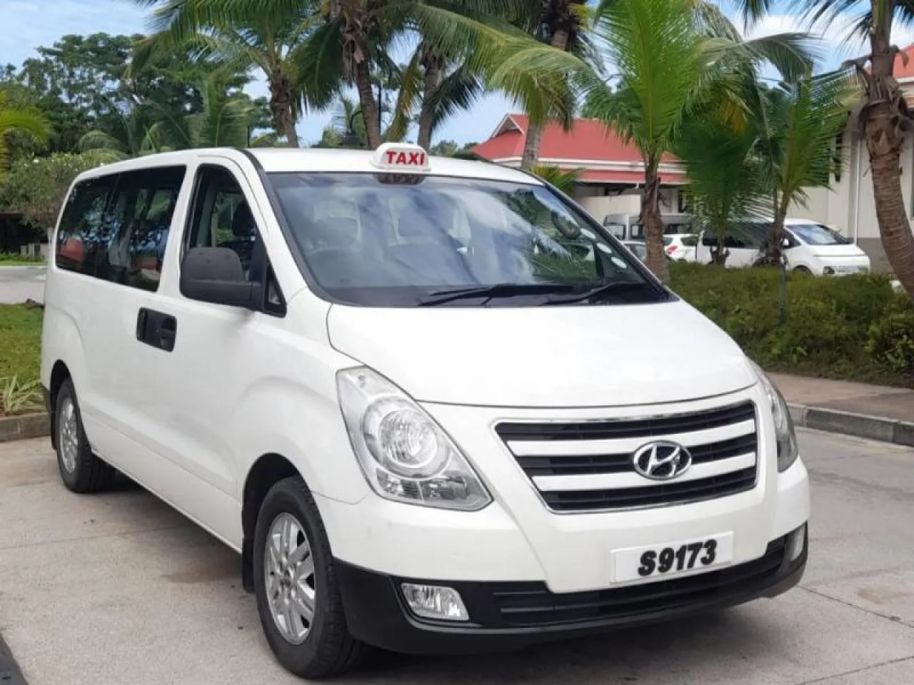 Taxi transfer from Eden Island to Mahé Airport | 1-4 people