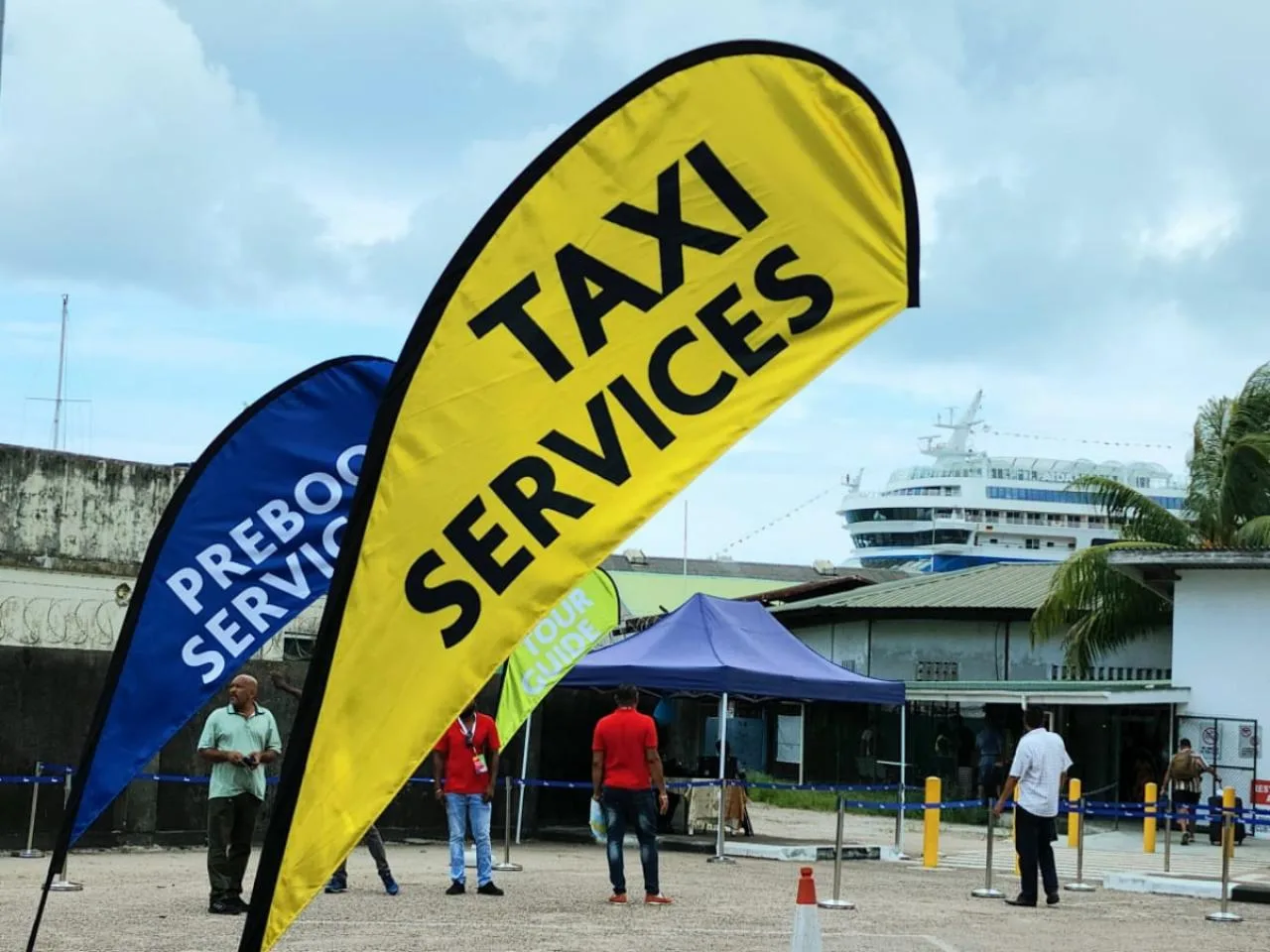 Taxitransfer van de luchthaven van Mahé Island naar Blue Hill Hotel