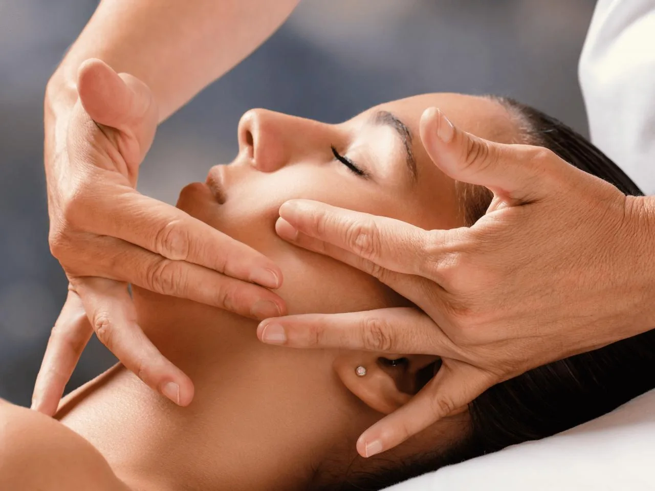 30-min Face Massage in La Digue