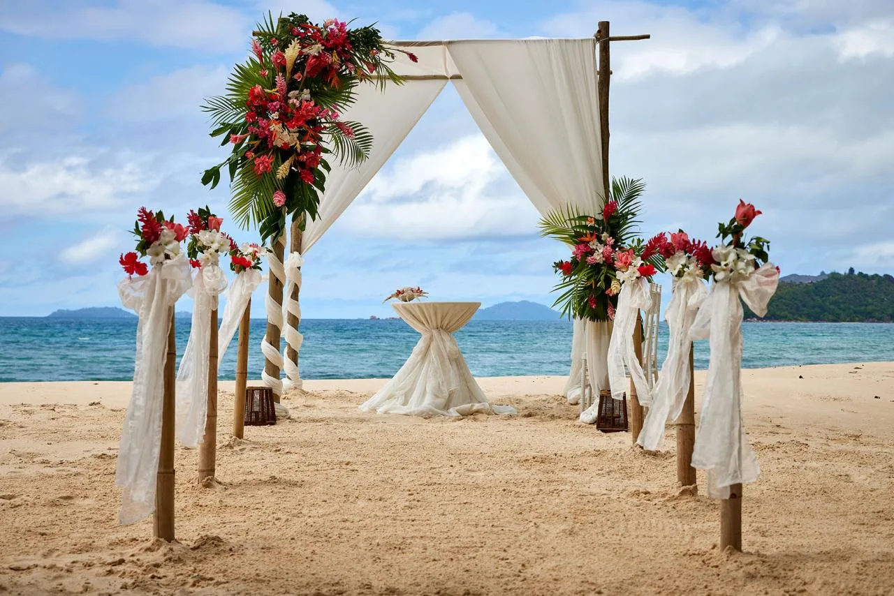 2.5-Hour Seating Wedding with Premium Photo Package on Praslin
