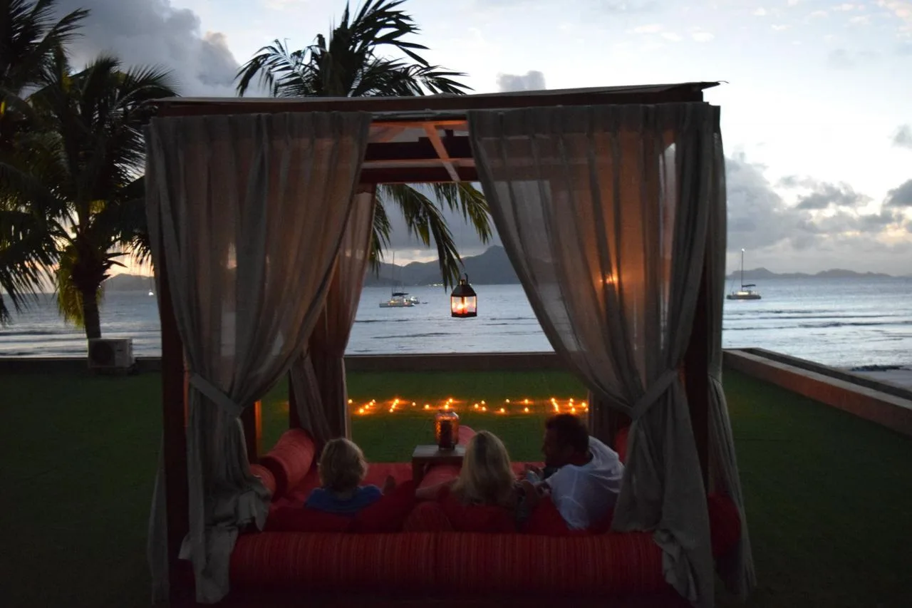 Romantische strandmaaltijd op La Digue