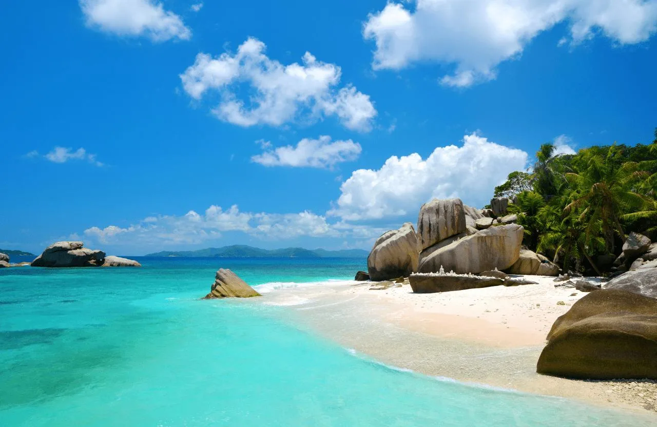 Private boat charter: Sister, Coco and Felicite Islands