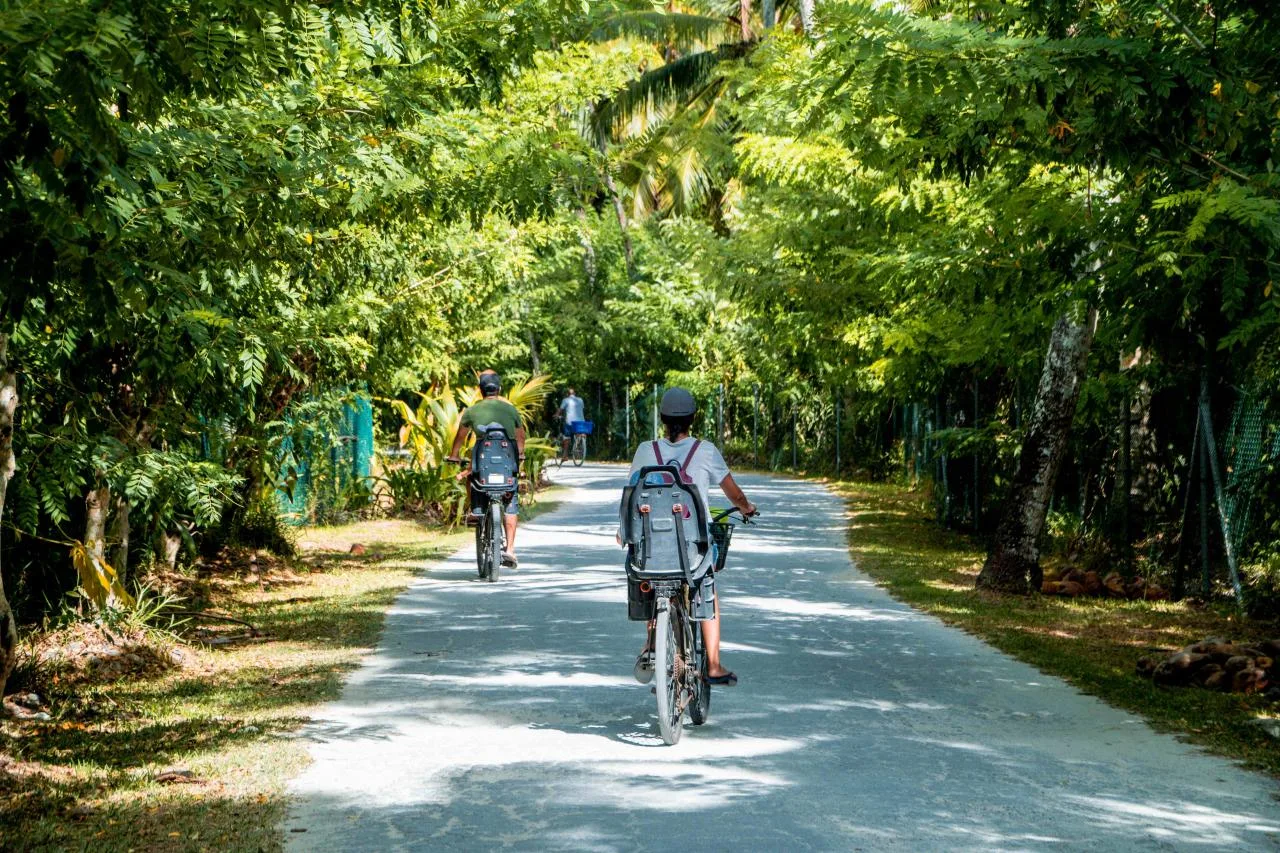 Ganztägige Bootstour nach La Digue mit Fahrrad ab Mahé