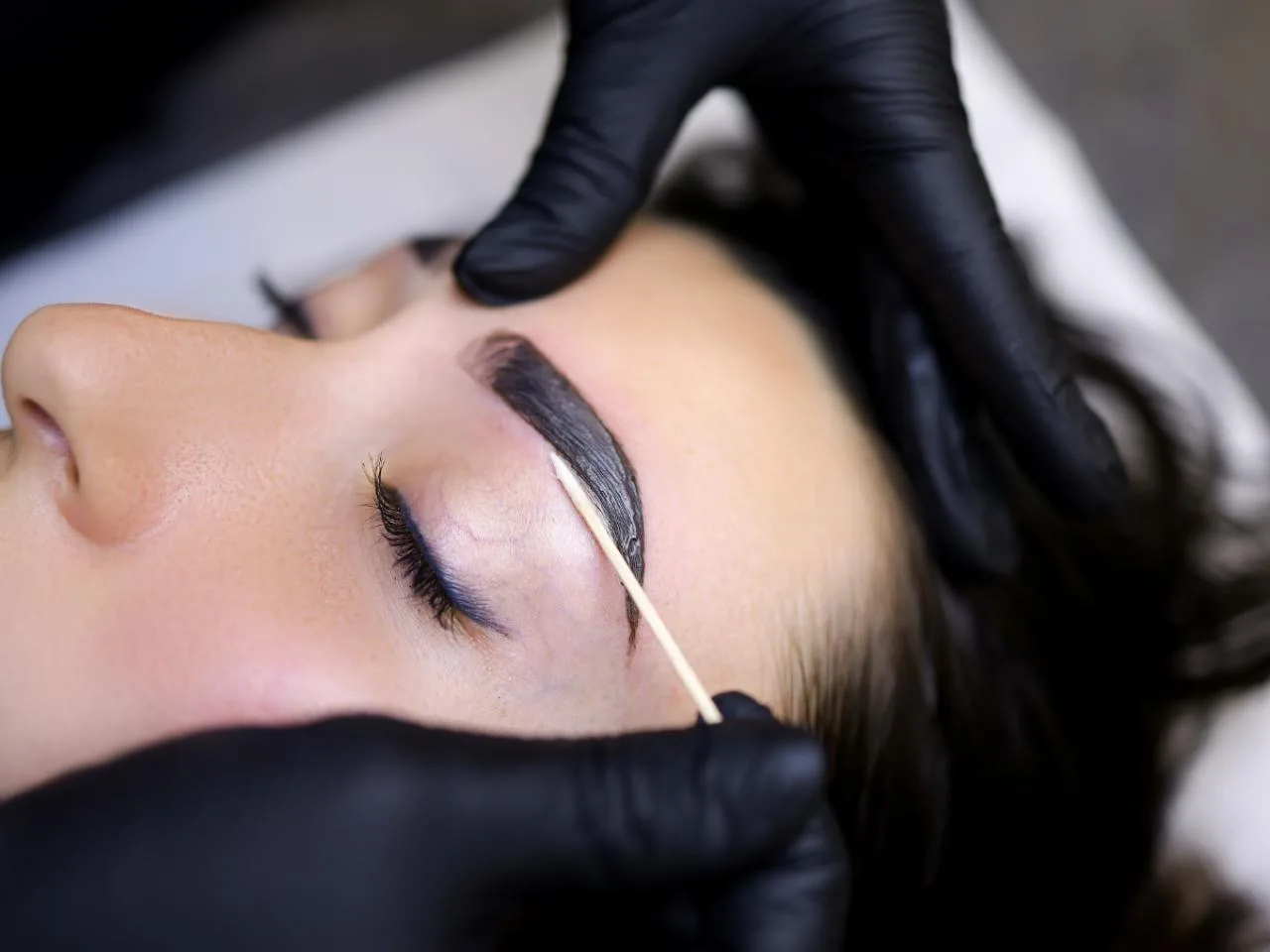 Servicio de tinte de cejas