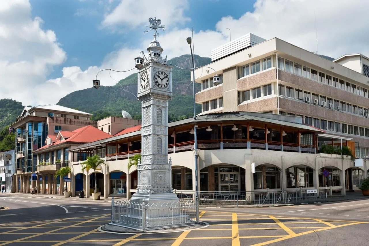 Transfer von Hotels in West-Mahé nach Victoria