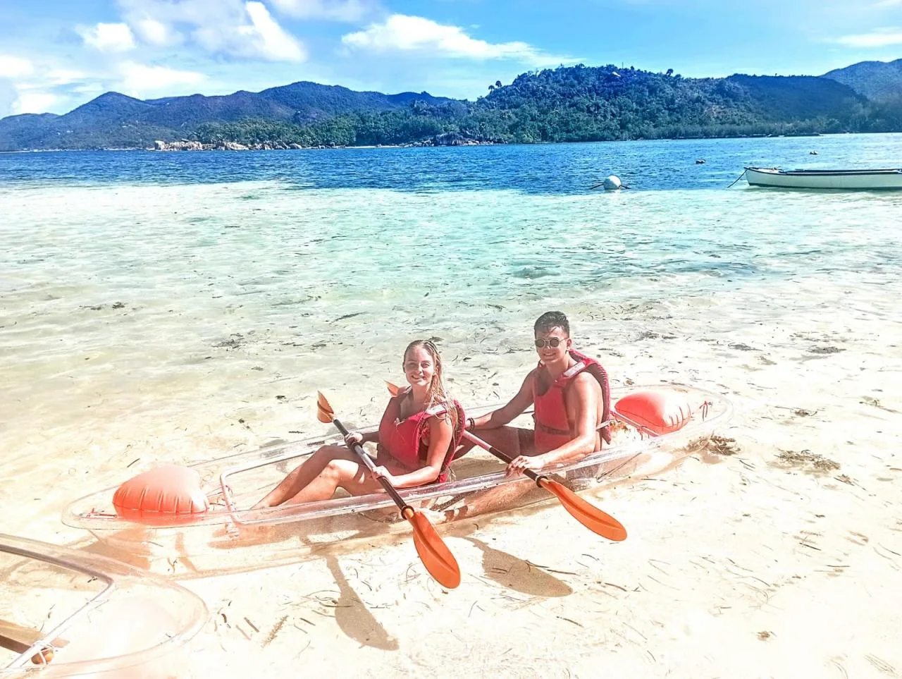 Aluguer de um caiaque transparente na Ilha de Praslin - 1h30min
