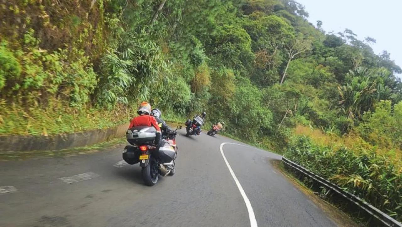 270 km, wyspa Mauritius, wycieczka na Honda CBF 600SA dla 2 osób – wyjątkowa przygoda motocyklowa