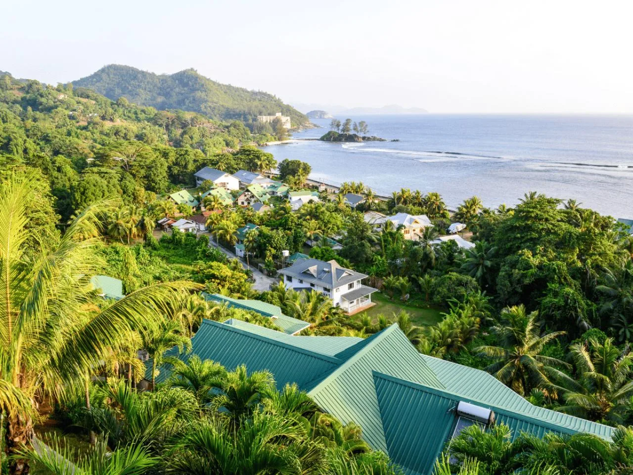 Tour en Furgoneta de Medio Día por Mahe – ¡Explore la Isla con Comodidad!
