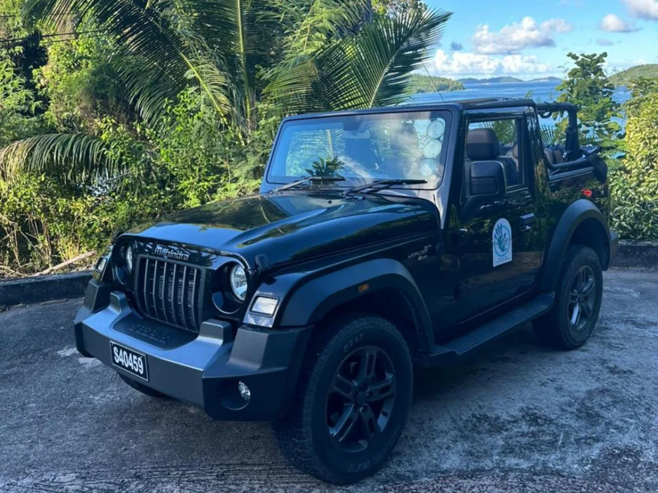 Aluguel de Mahindra Thar Convertível Automático por 3 Dias