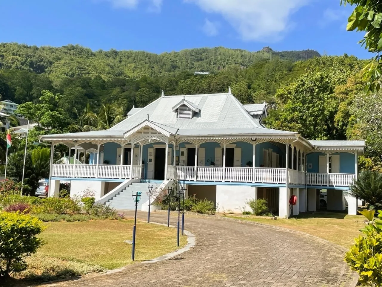 Half-Day Victoria & Southern Mahe Tour