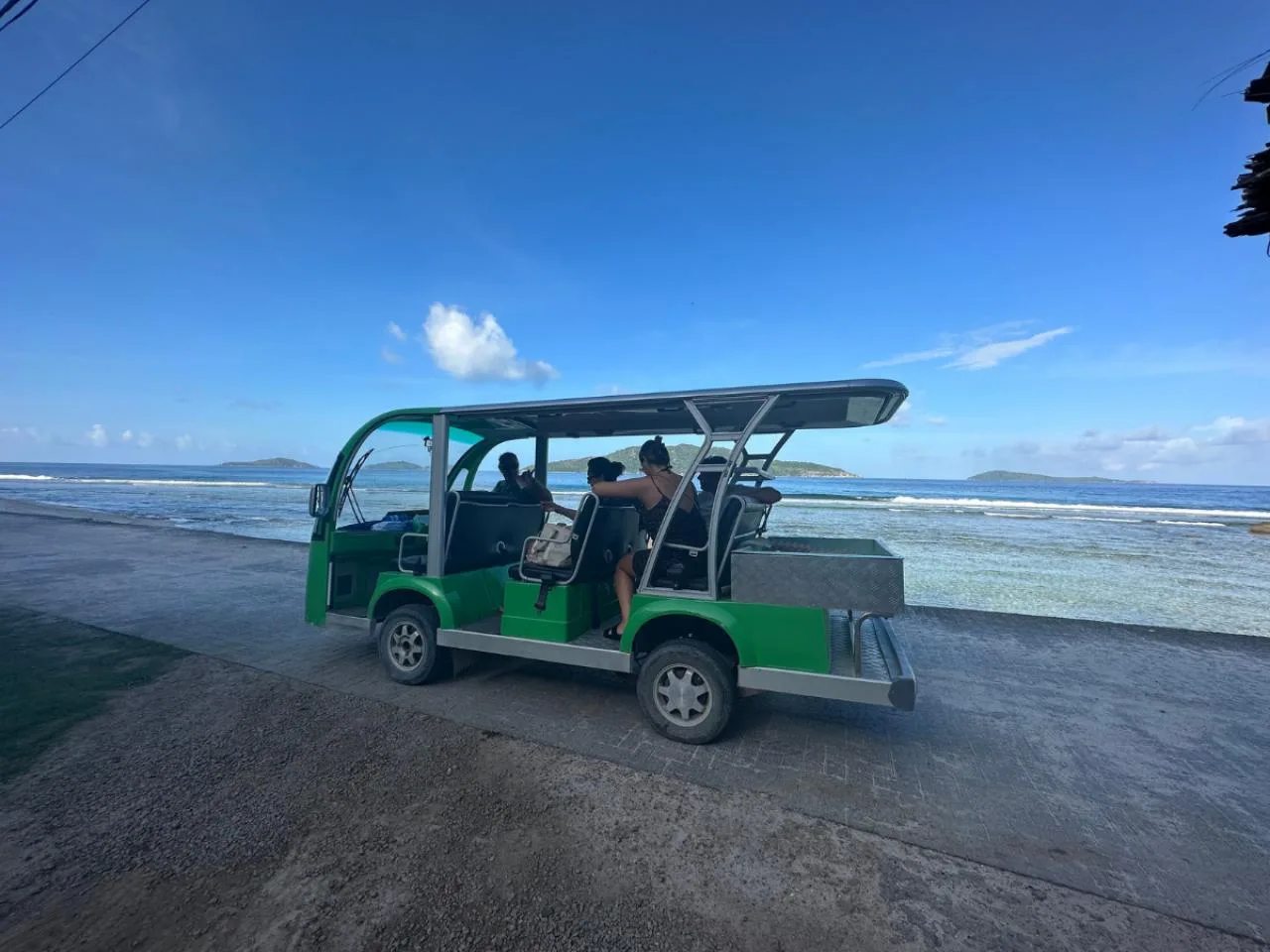 La Digue Transfer: Jetty to Anse Source d'Argent & Return