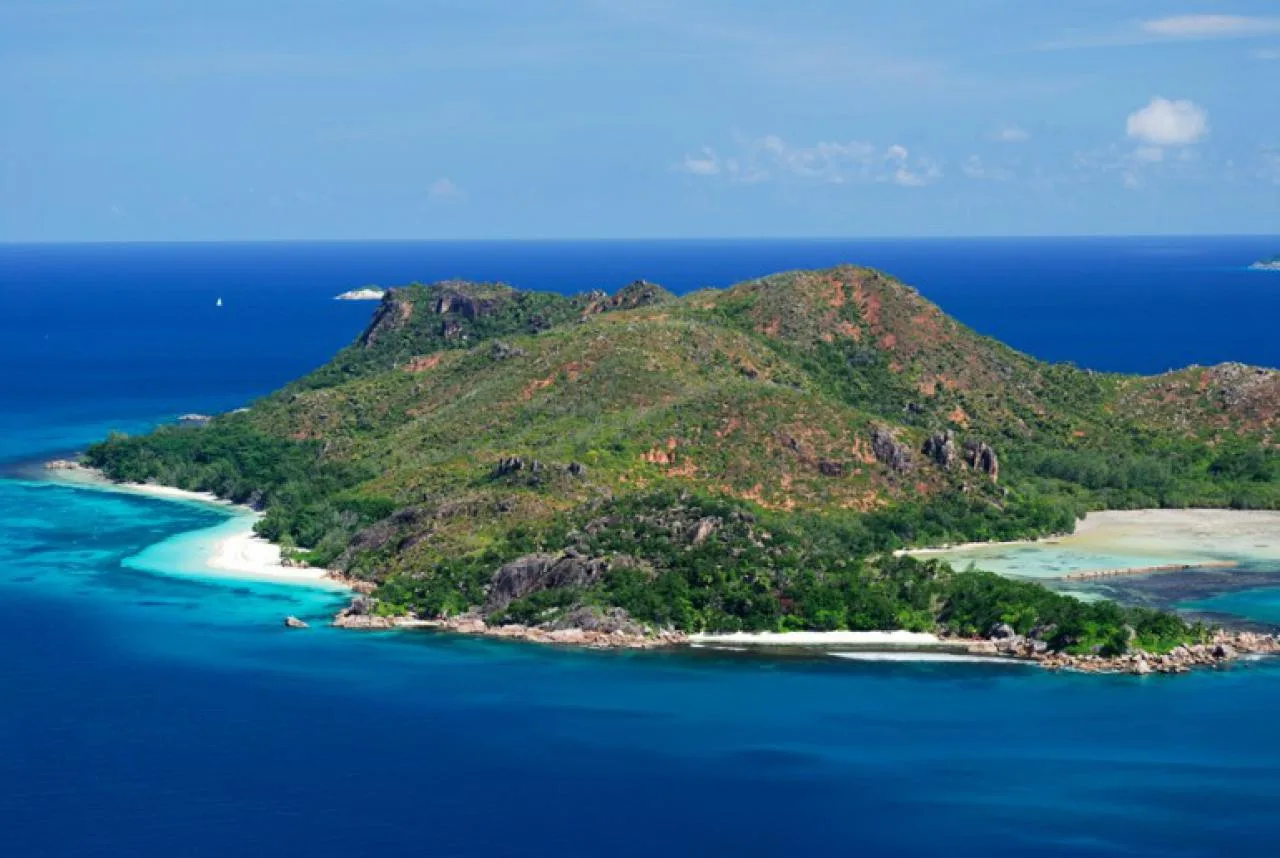 Full-Day Snorkeling Tour to Curieuse & St Pierre with BBQ in Praslin