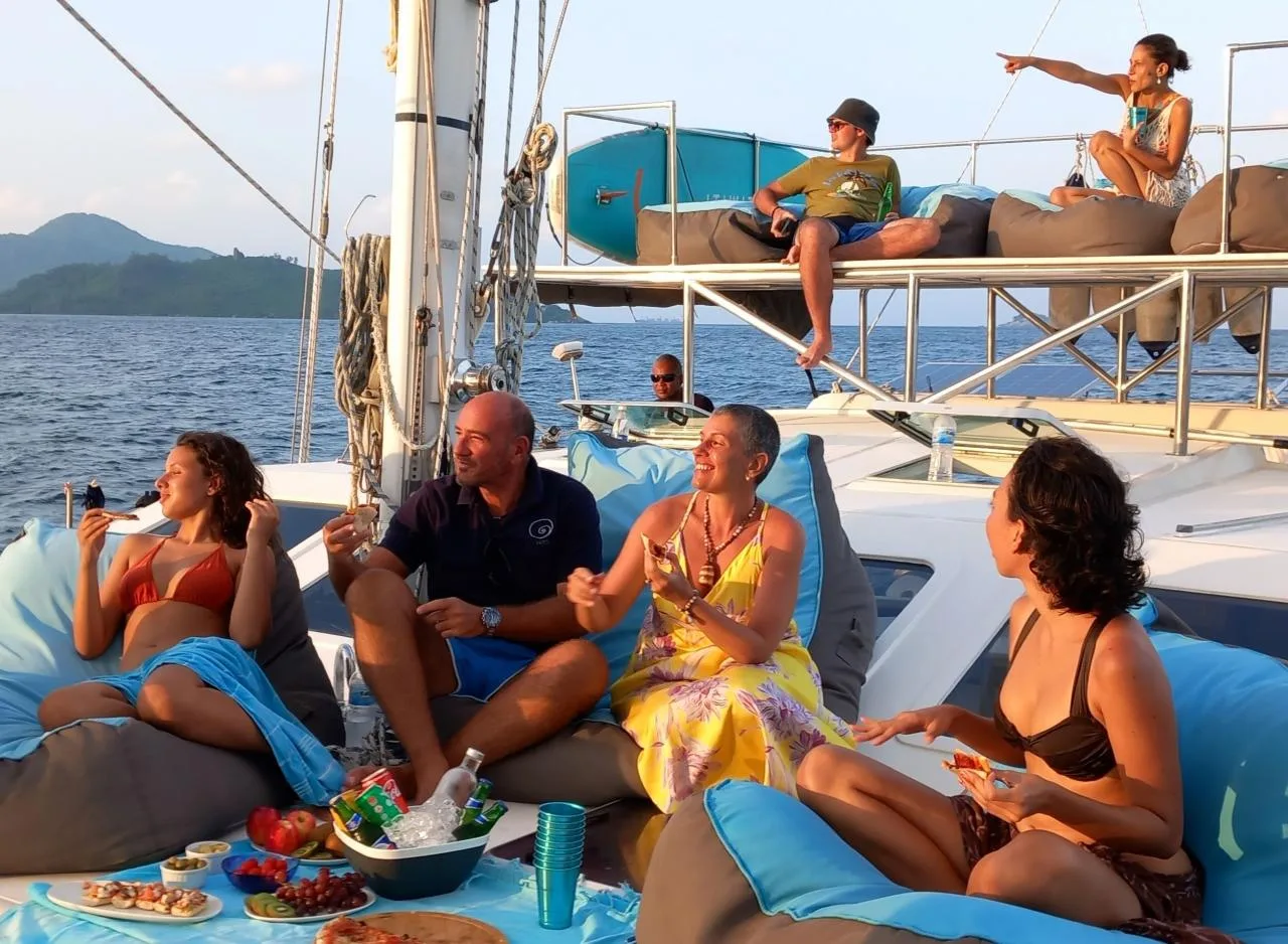 Sunset Cruise & Starlight Dinner