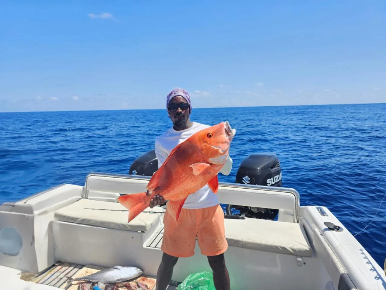 Tour de pesca privado de día completo cerca de la costa