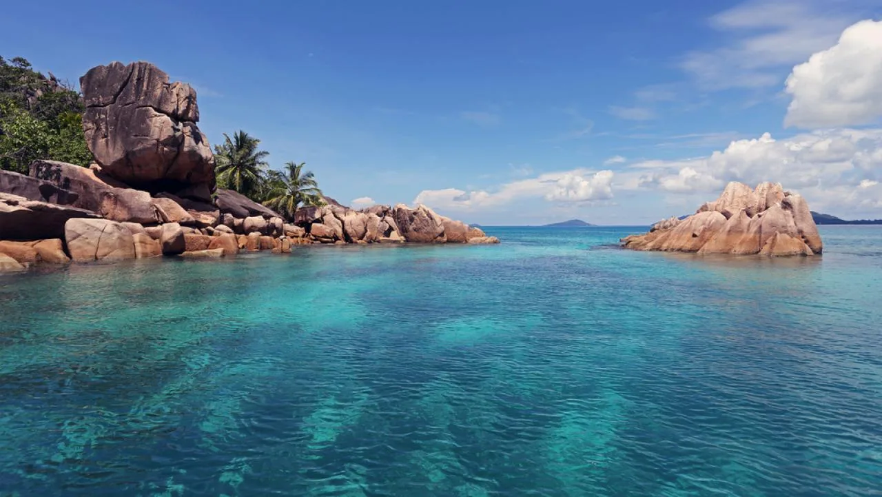 Rent a Transparent kayak on Curieuse Island - 15 min