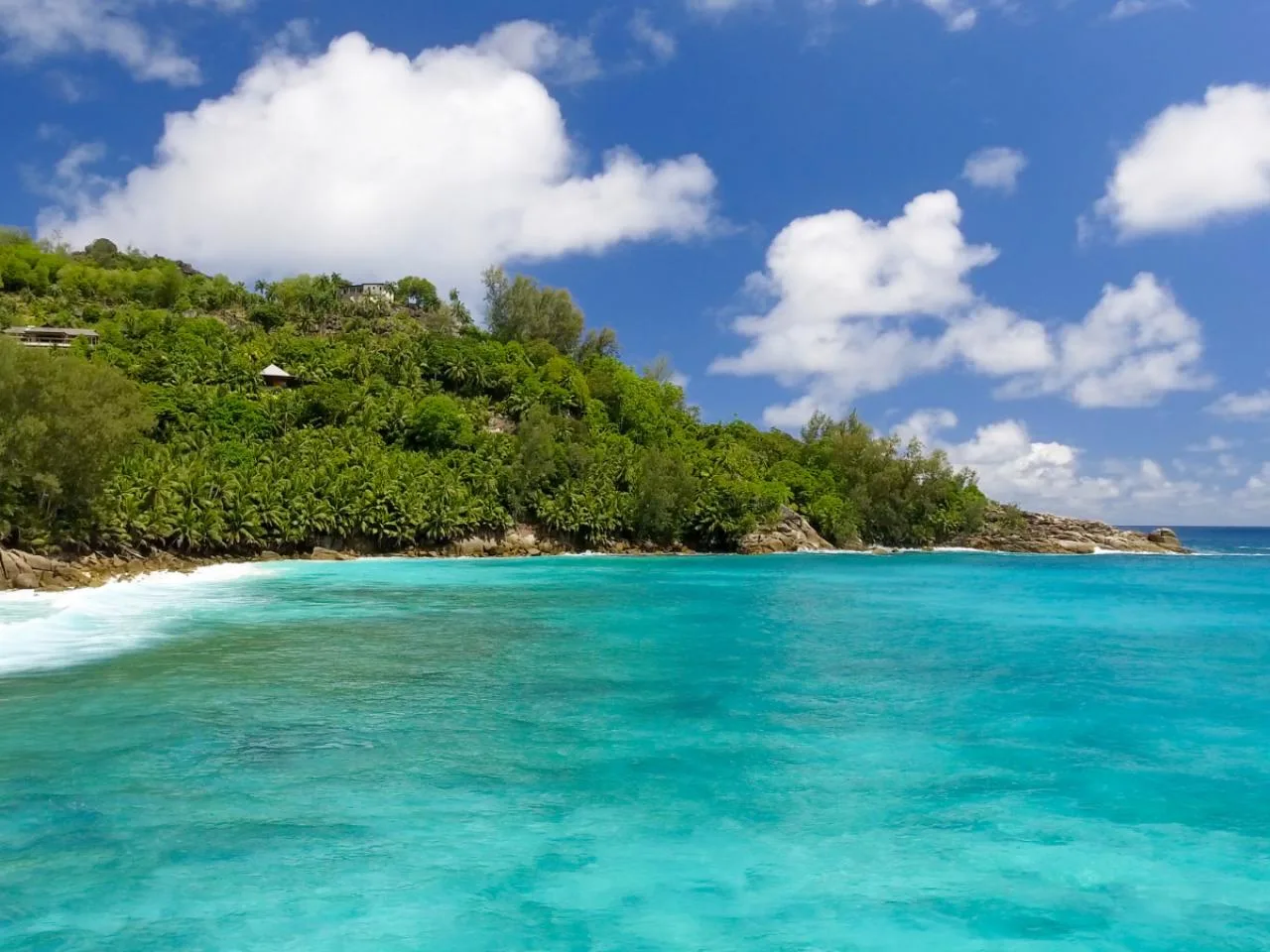 Transfert confortable de l'aéroport de Mahé vers la côte sud-ouest de Mahé