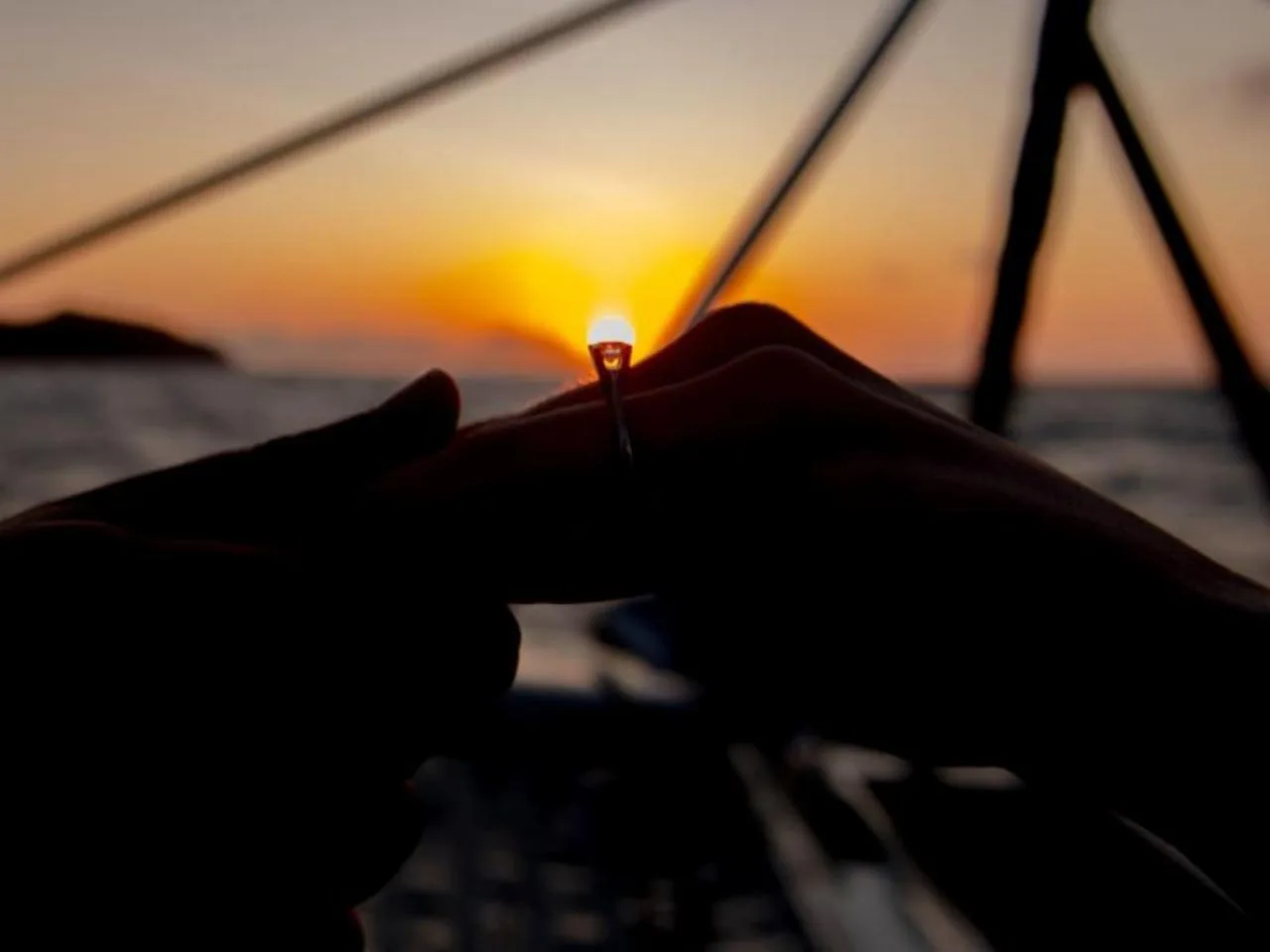 Sunset Serenade : séance photo romantique en couple à La Digue