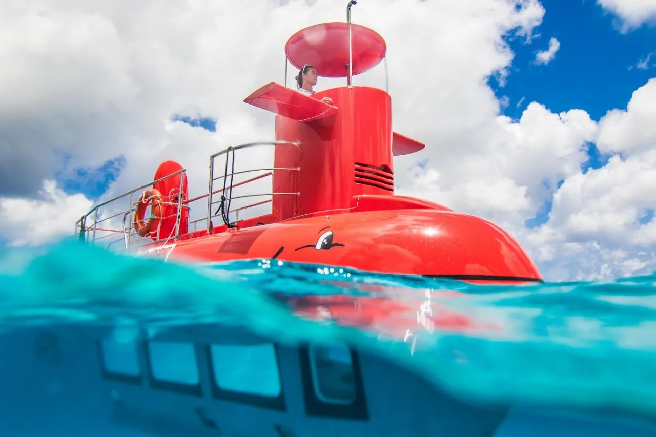 Semi-Submarine Tour in the Marine Park, Mahé Island