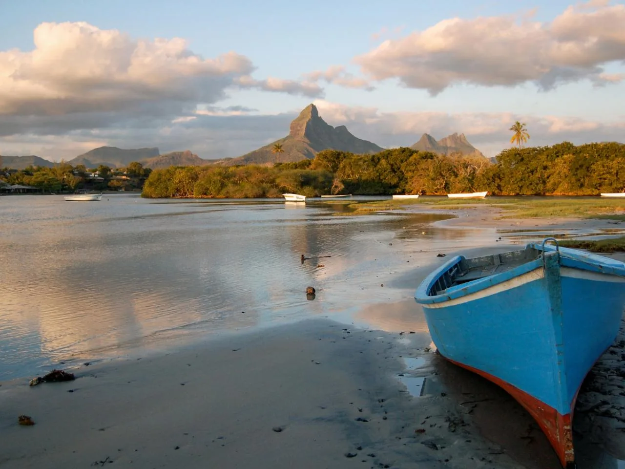 Kayak sulla spiaggia di Tamarin