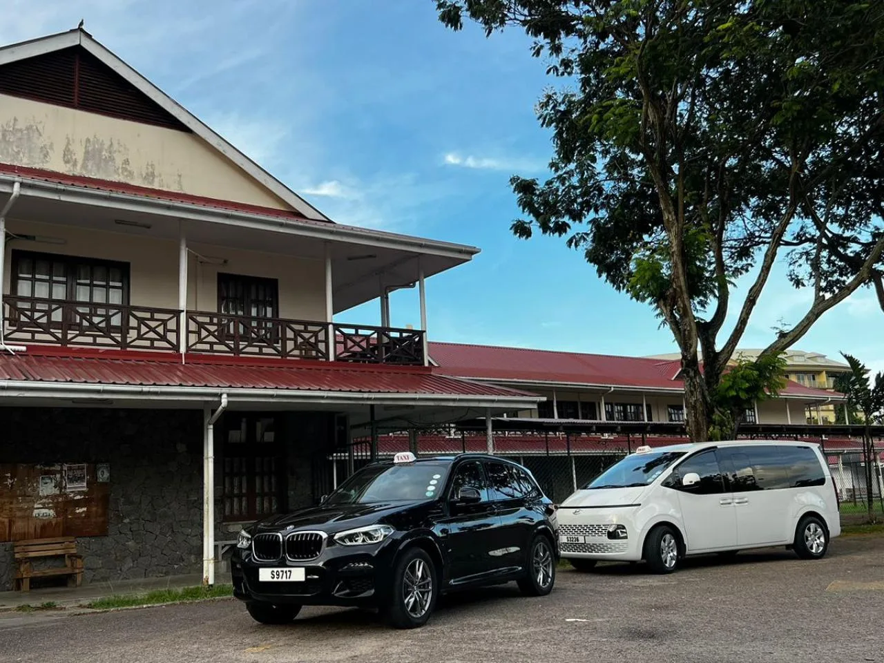 Taxi-Transfer vom Flughafen Mahé Island zum Hilltop Boutique Hotel
