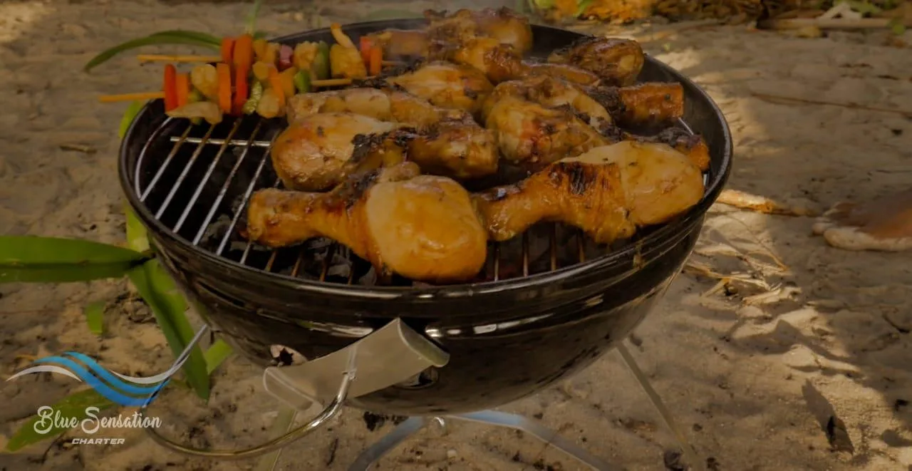 Barbecue romantico privato sulla spiaggia al Baie Ternay Marine Park o a Port Launey