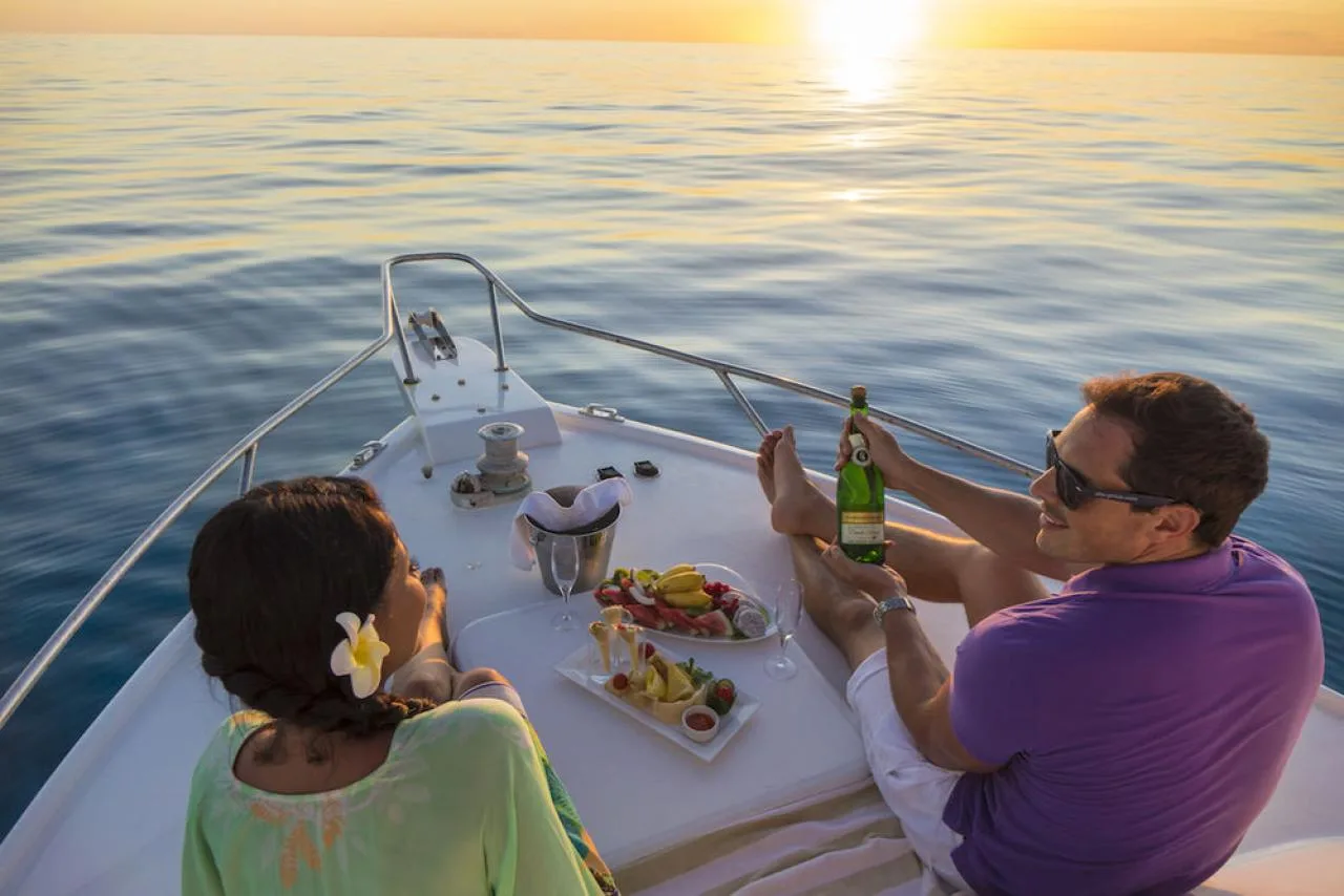 Naviguez vers le romantisme : croisière privée au coucher du soleil à Mahé
